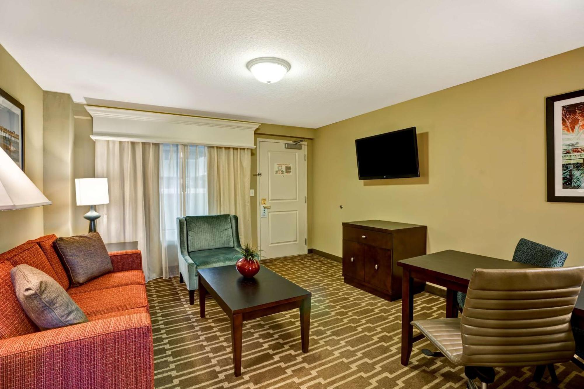 Embassy Myers - Hotel Estero