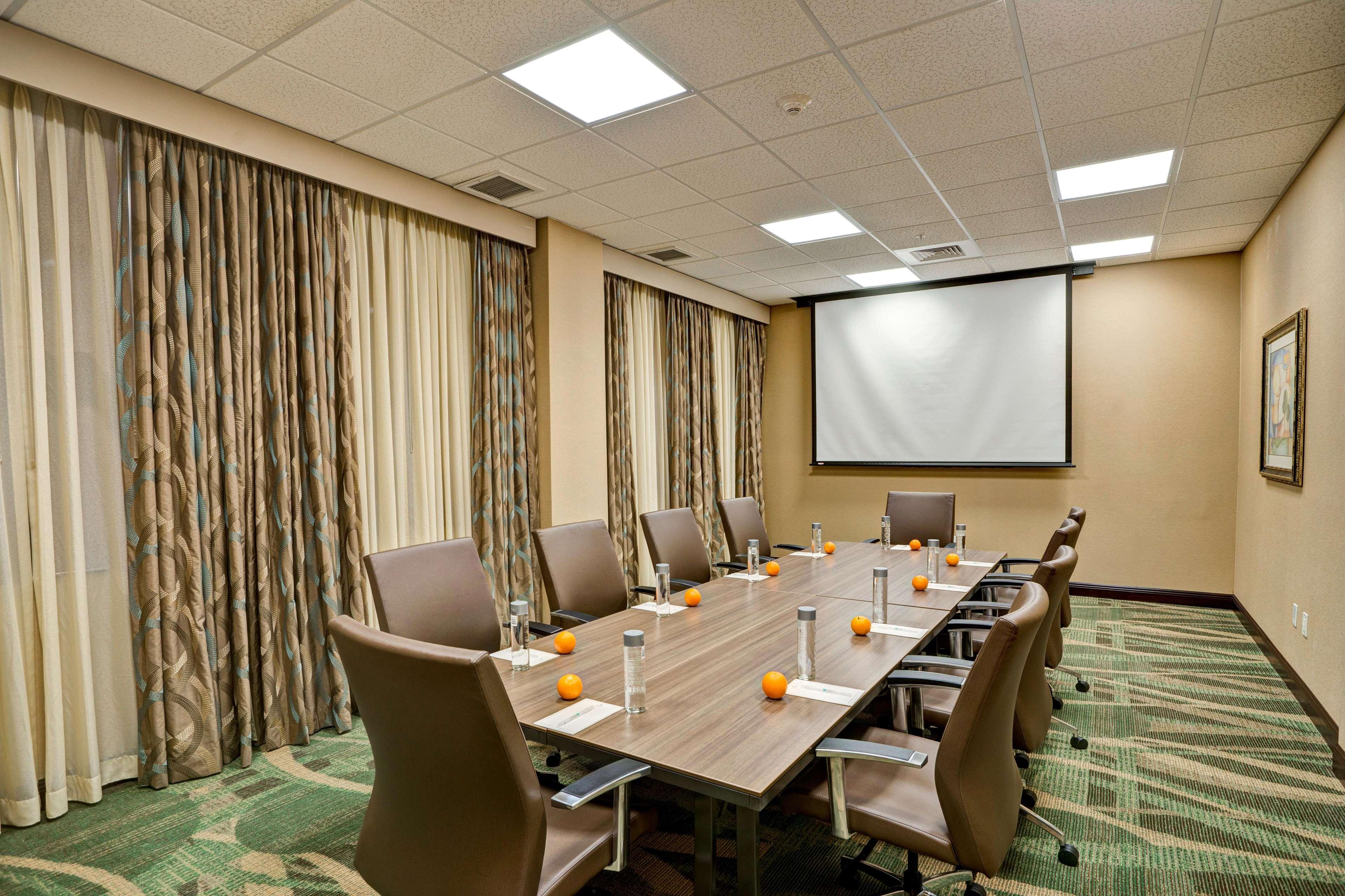 Embassy Myers - Hotel