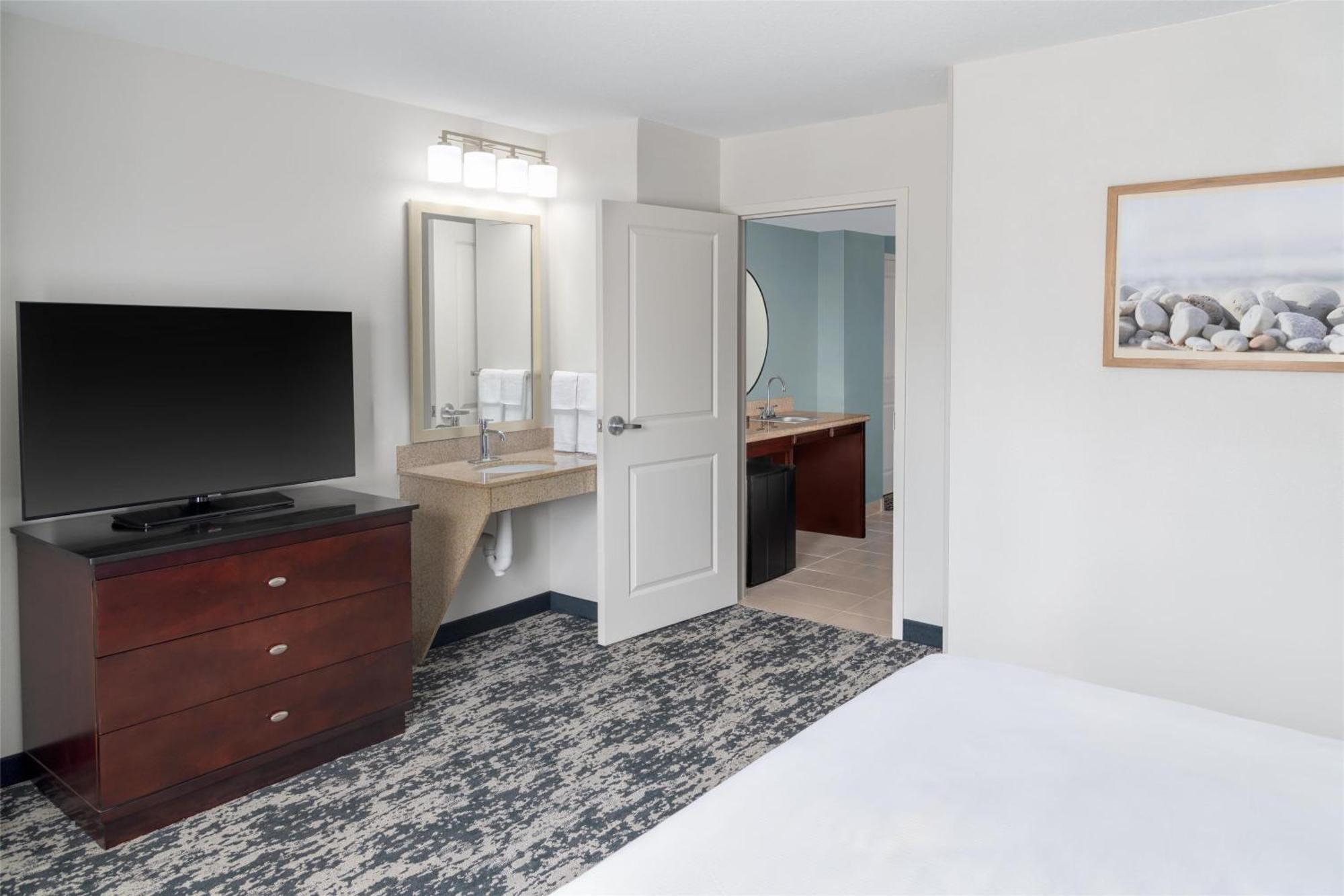 Embassy Myers - Hotel Estero