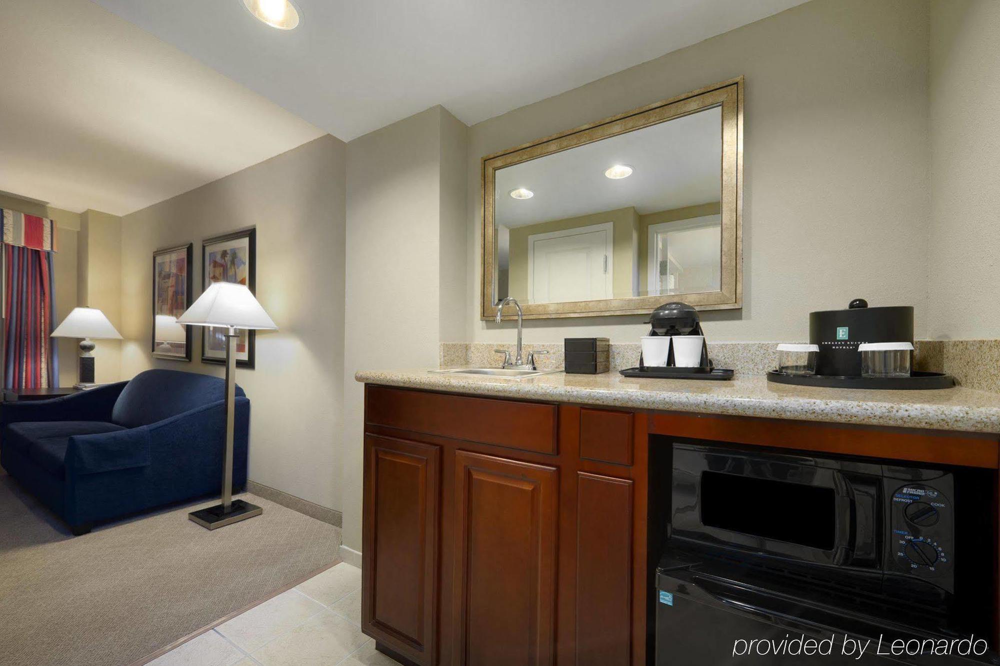 Embassy Myers - Hotel Estero